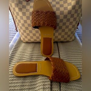 Tahari tan slip on sandals, size 8